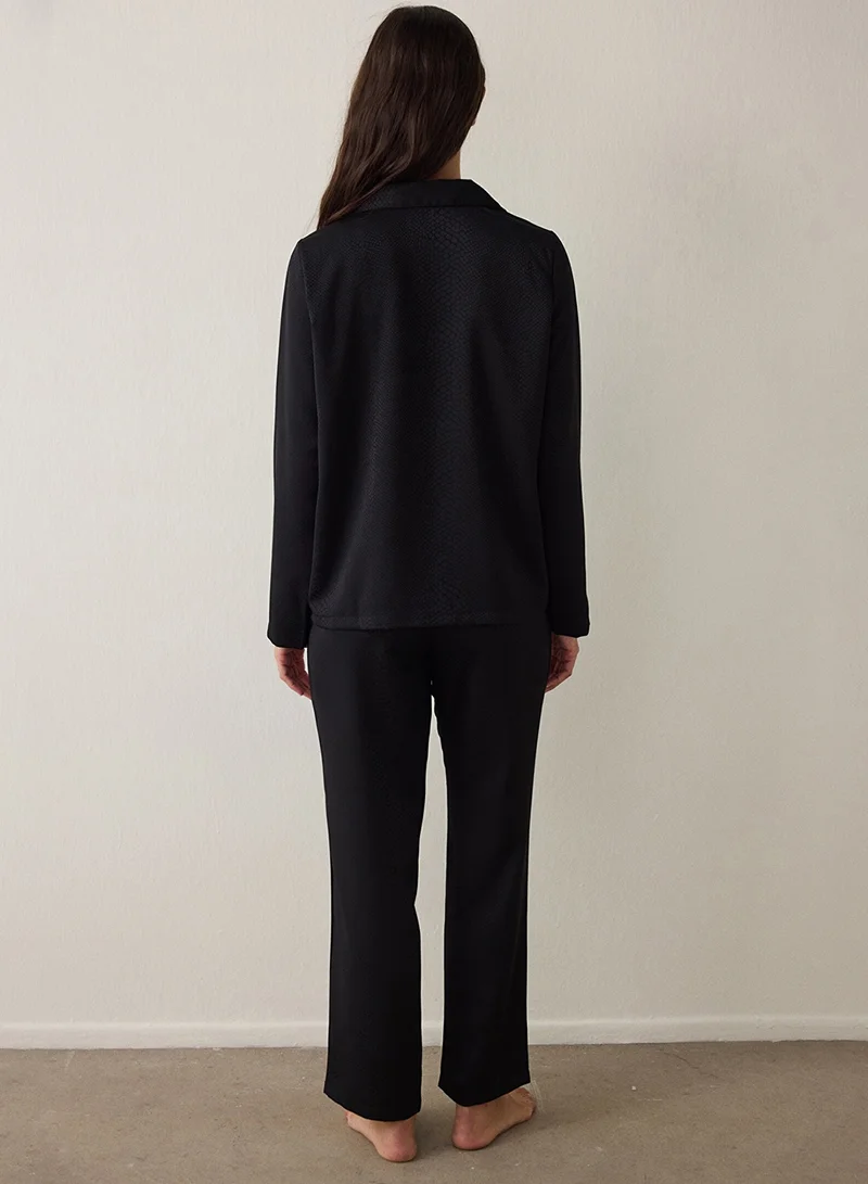 بنتي طقم بيجامة بأكمام طويلة وياقة قميص من الساتان بنقشة الزهور